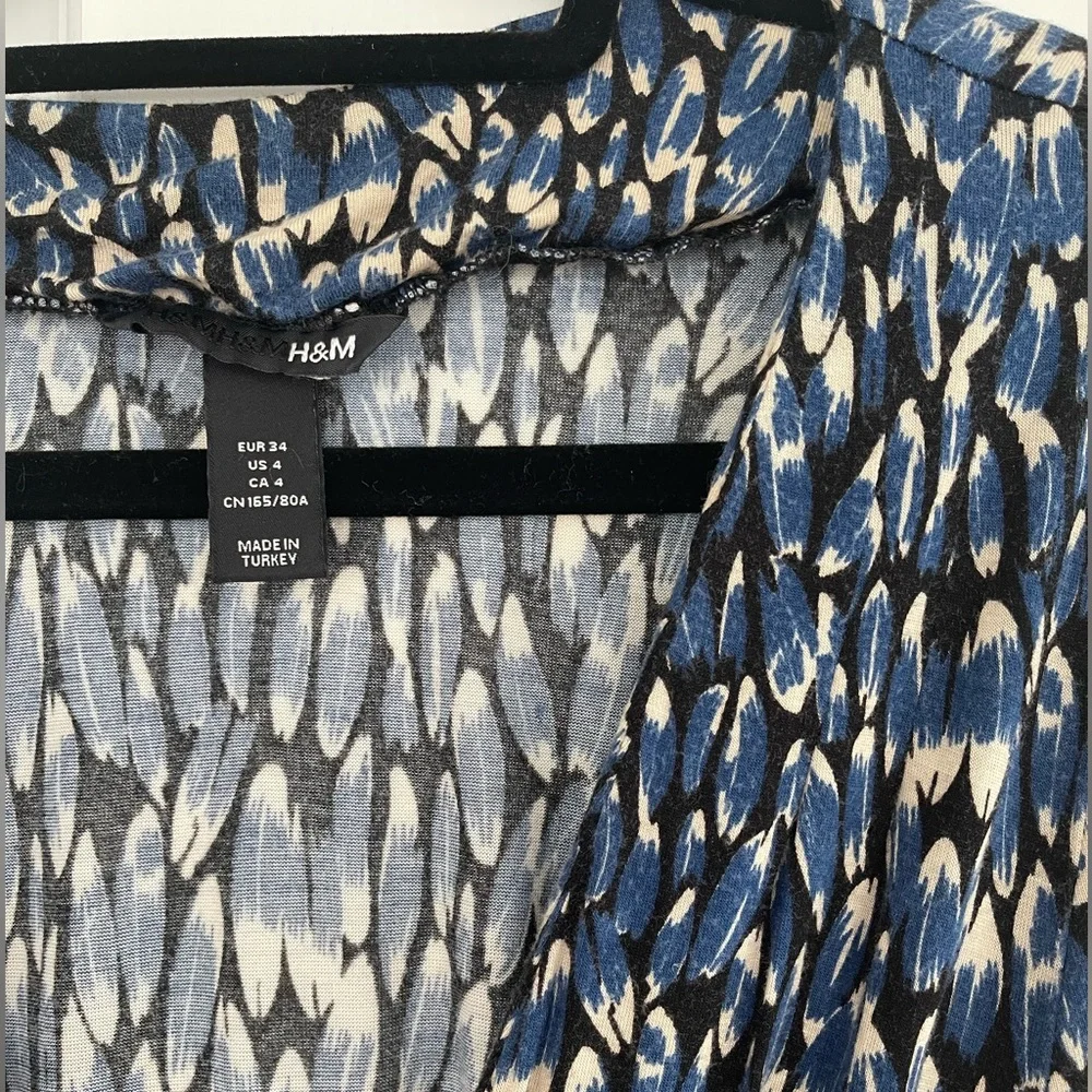 H&M Printed Faux Wrap Dress, size 4 - Picture 3 of 3